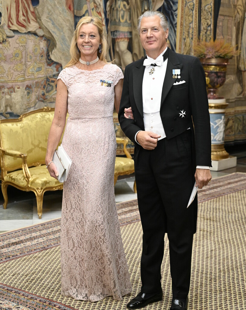 Prinsessan Désirées dotter Christina representerade ensam ”H.M. Konungens familj” tillsammans med sin man, friherre Hans De Geer. Kungabarnens kusin Christina Louise De Geer med sin man friherre Hans De Geer