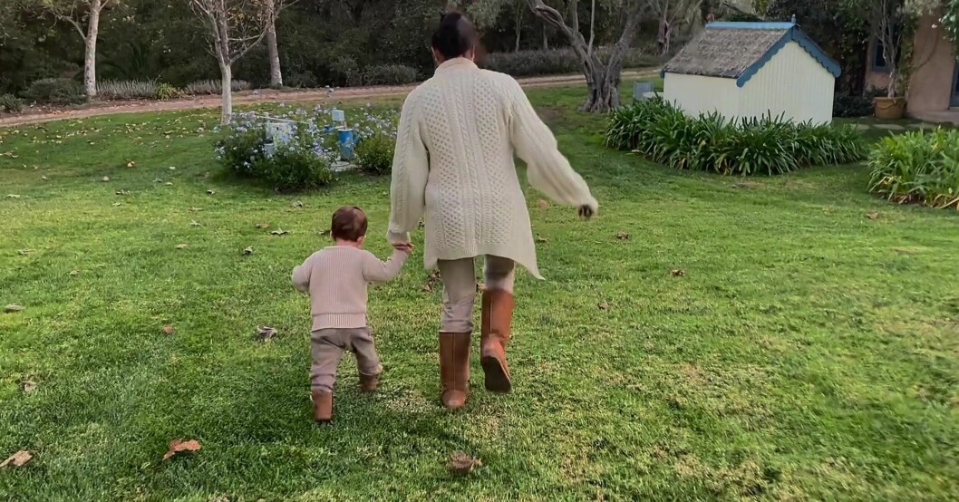 En glimt av prinsparets liv i Kalifornien. Meghan Markle och sonen Archie i hemmet i Santa Barbara