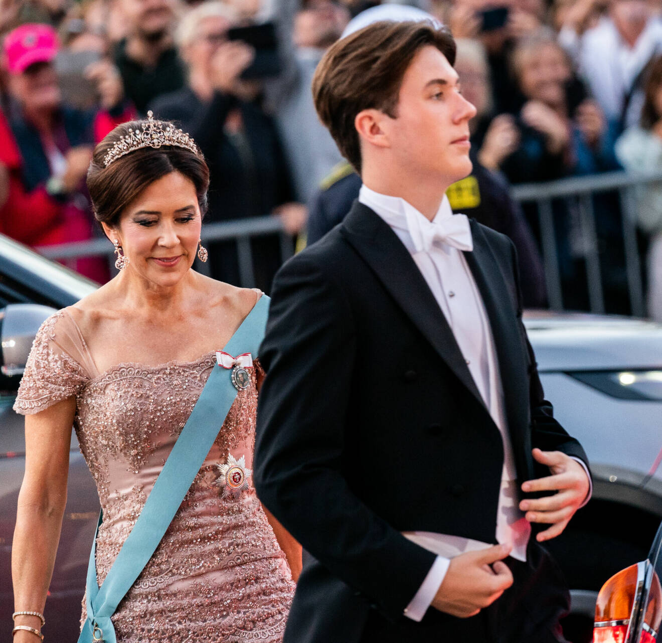 Prins Christian med sin mamma kronprinsessan Mary