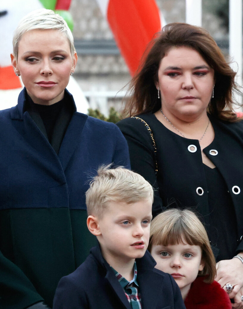 Charlene och barnen med Melanie-Antoinette. Furstinnan Charlene och barnen prins Jacques och prinsessan Gabriella med Melanie-Antoinette Costello de Massy