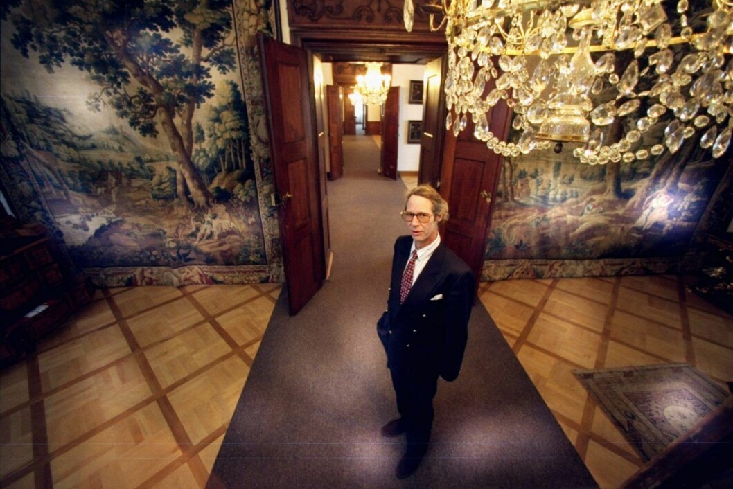 Prins Waldemar sörjs av halvkusinen drottning Margrethe. Prins Waldemar sörjs av halvkusinen drottning Margrethe.