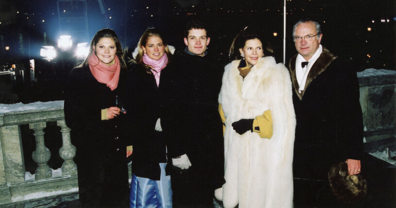 Kunglig nyårsfest på slottet 1999! Kronprinsessan Victoria, prinsessan Madeleine, prins Carl Philip, drottning Silvia, kung Carl XVI Gustaf Nyårsfest, Kungliga slottet, millennieskiftet, 1999