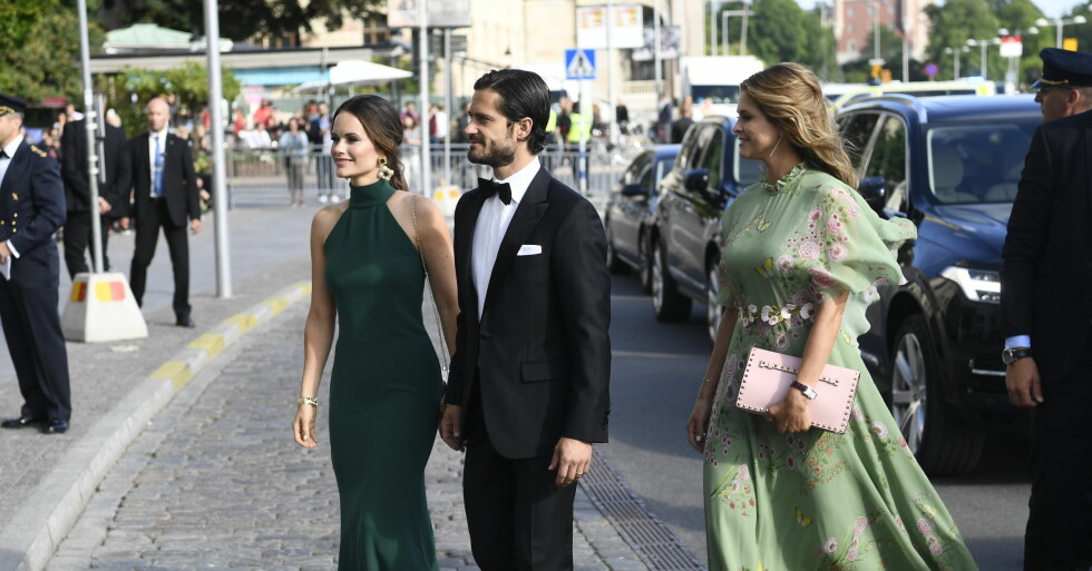 Prinsessan Sofia, prins Carl Philip och prinsessan Madeleine anländer till Polar Music Prize på Grand Hôtel. Men här kan alla slinka in för en bit mat eller en drink i Cadierbaren eller ute på Terrassen (sommartid).