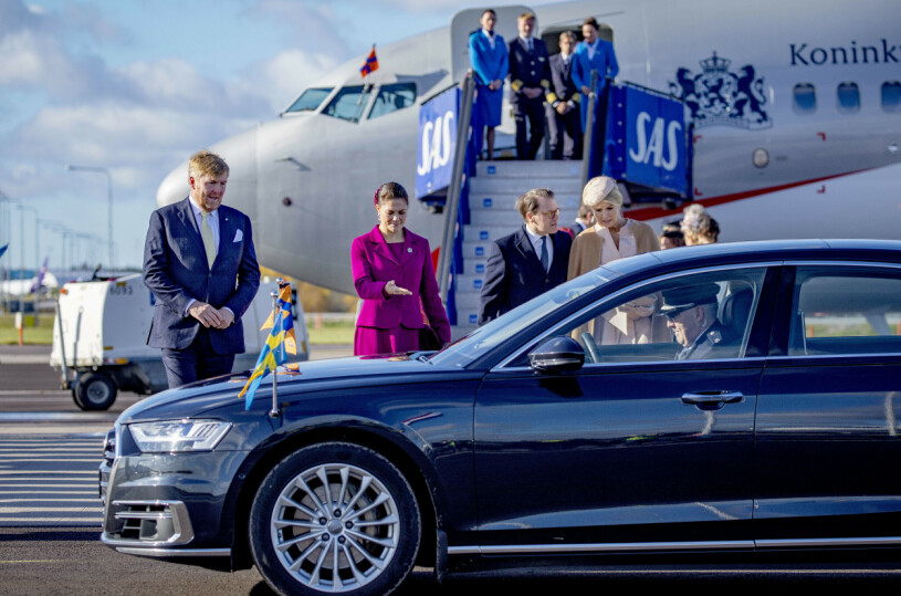 Kronprinsessan Victoria delade limo med kung Willem-Alexander – och prins Daniel åkte med Máxima. Kronprinsessan Victoria och kung Willem-Alexander i samma bil under statsbesöket