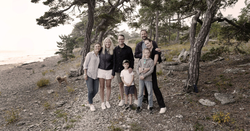 Vilken återförening! Foto: Kronprinsessan Victoria, kronprinsessan Mette-Marit, prins Daniel, kronprins Haakon, prinsessan Ingrid Alexandra, prinsessan Estelle och prins Oscar