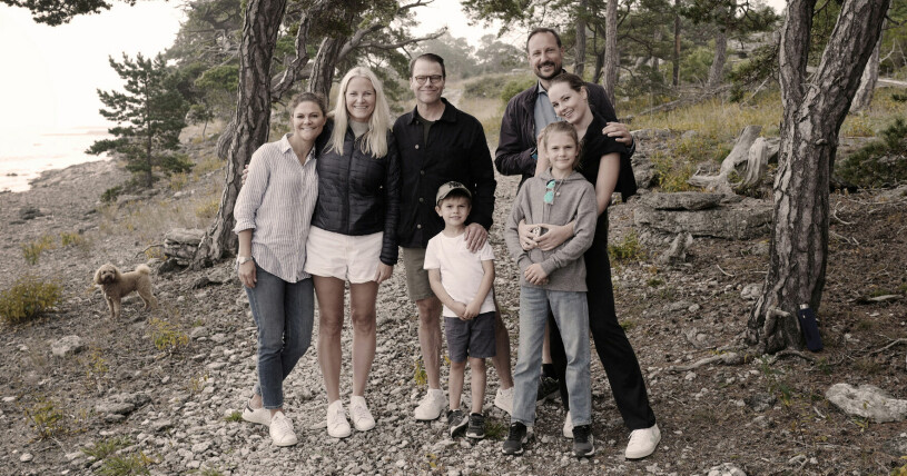 Sensommarsemester på Gotland 2021, med den svenska kronprinsessfamiljen. Helt säkert kommer Ingrid och Estelle att stötta varandra genom livet!