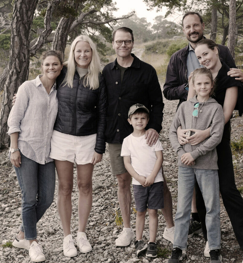Det blev en mycket privat och avspänd semesterhelg på gotländska Furillen. Kronprinsessan Victoria och kronprinsessan Mette-Marit på semester på Gotland 2021