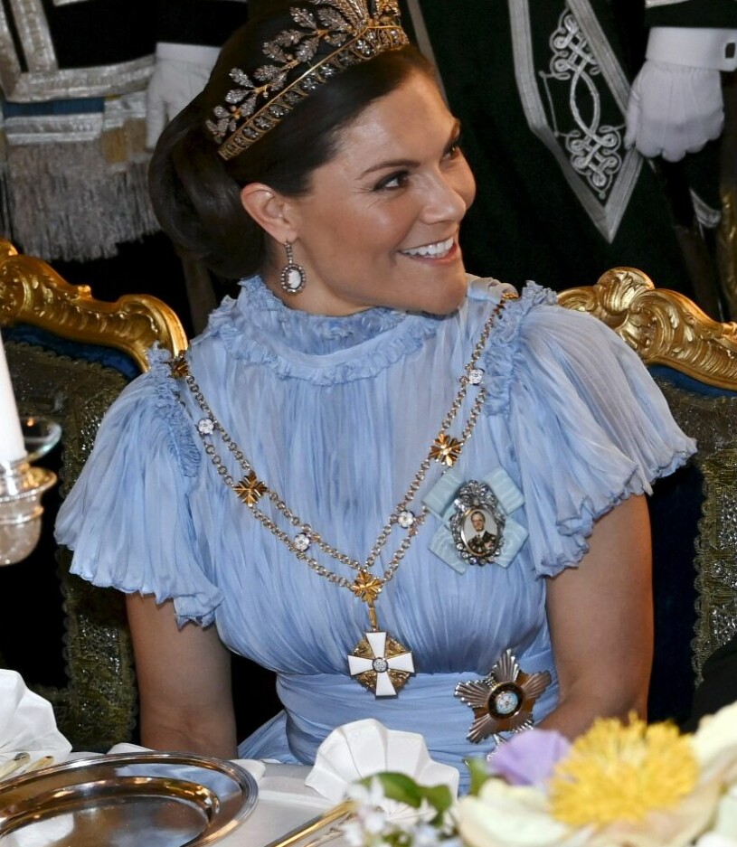 De skira chiffongärmarna... Kronprinsessan Victorias Nobelklänning 2017 omsydd med nya ärmar