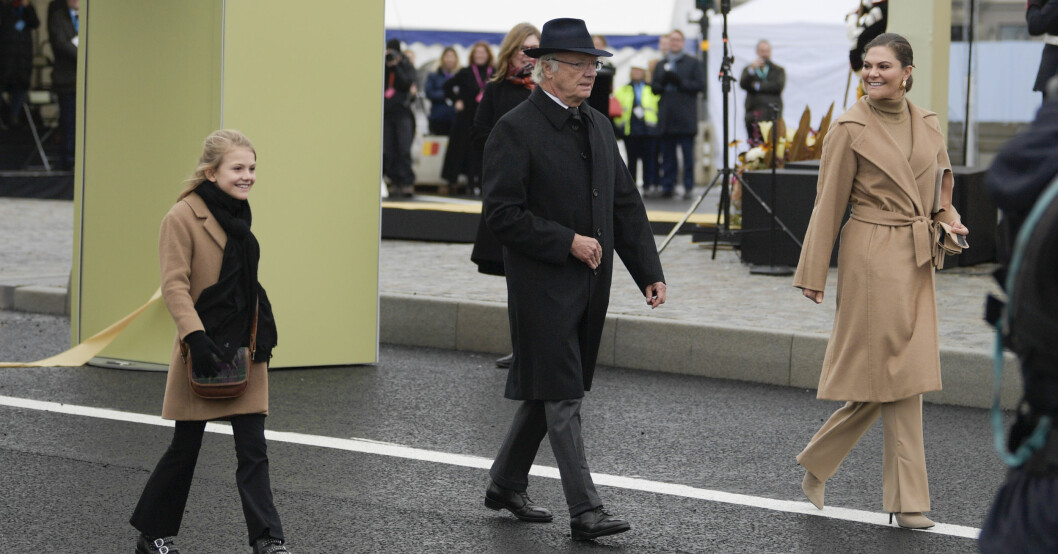 Foto: Prinsessan Estelle, kung Carl Gustaf och kronprinsessan Victoria