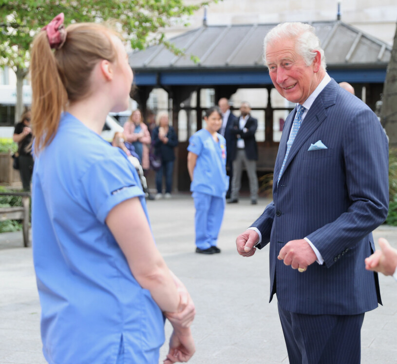 Känslomässigt när prins Charles kom för att framföra sitt personliga tack. Prins Charles tack till sjukvårdspersonalen som vårdade prins Philip