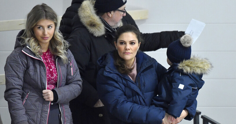 Senast Hedvig Blom fastnade på en TT-bild var 2018, här i Ockelbos då nya sporthall. Hedvig Blom och kronprinsessan Victoria