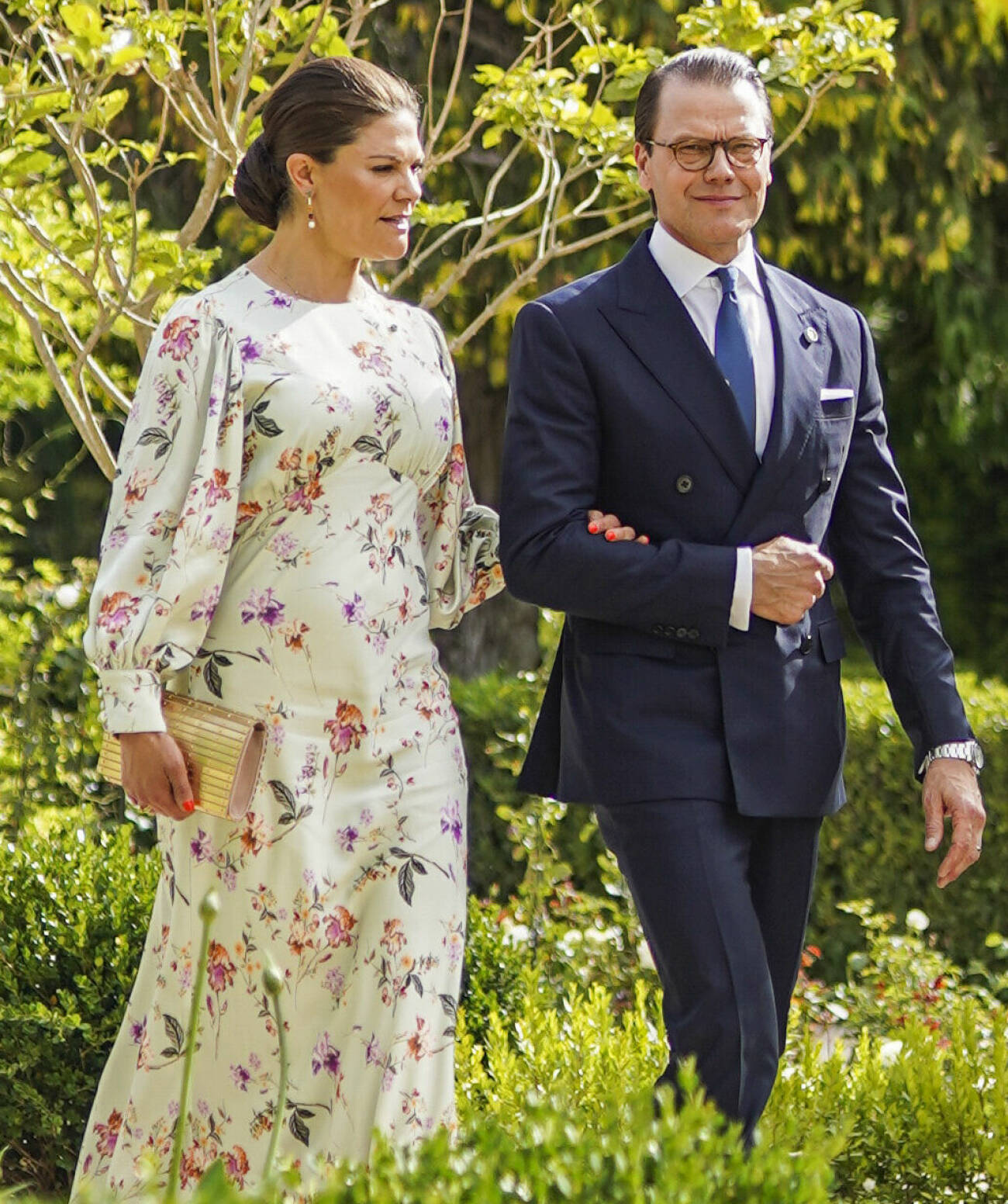 Bröllop i Jordanien 2023: Kronprinsessan Victoria klädd i en blommig klänning från By Malina