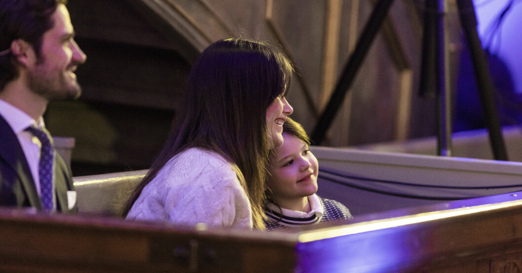 Lillprinsen charmade alla! Prins Carl Philip och prinsessan Sofia med prins Alexander närvarar vid till den traditionella högtidsfesten i Mora kyrka inför Vasaloppet.