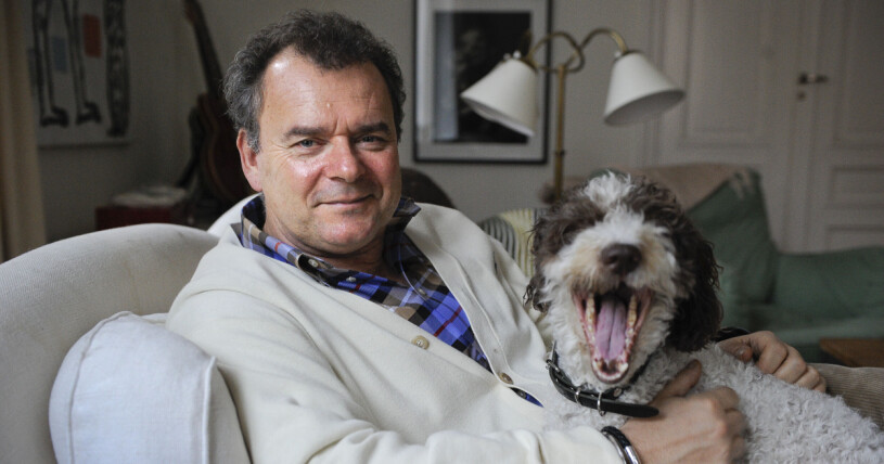 Steffo Törnquist har drabbats av cellförändringar, berättar han för Aftonbladet. Steffo Törnquist med sin hund i knäet