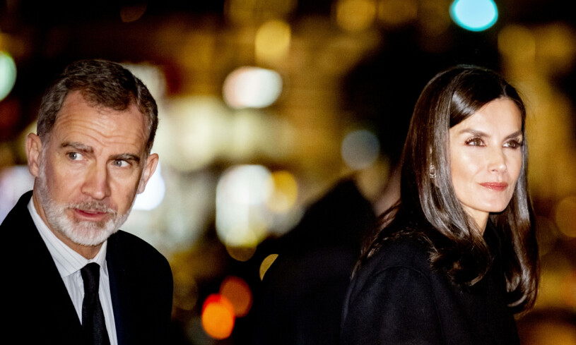 Kung Felipe, här med drottning Letizia, är på plats för att ta farväl av sin morbror kung Konstantin.