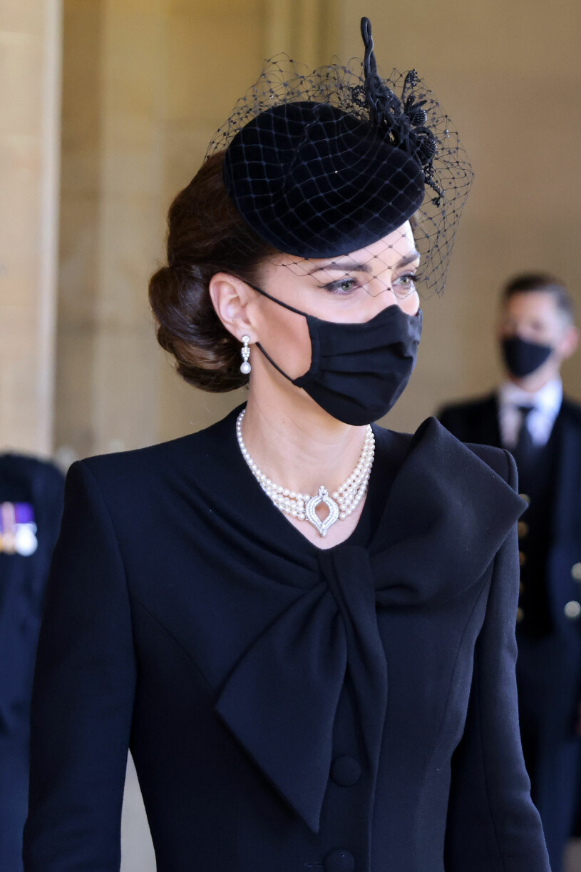 Kate Middleton bar halsbandet som var en bröllopsgåva från drottning Elizabeth till Diana. kate diana