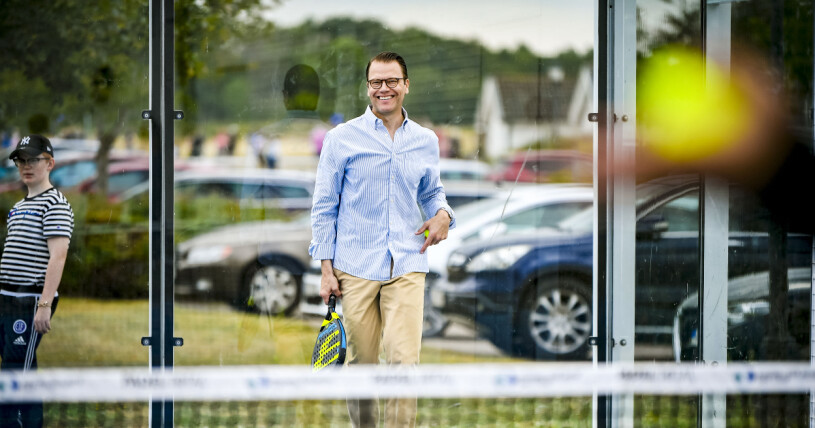 Prins Daniel testade padel under "Move for fun" – och älskade det! Prins Daniel spelar padel
