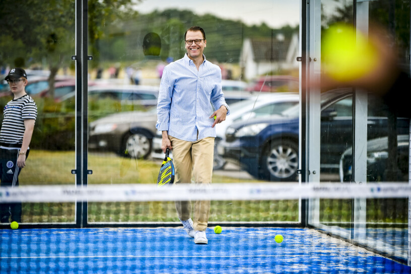 Prinsen älskar att spela padel! Här i samband med Move For Fun på Ekerum Resort på Öland, sommaren 2019. Prins Daniel medverkar vid Move For Fun, en härlig dag på temat rörelseglädje med massor av aktiviteter för barn och ungdomar på Ekerum Resort på Öland. Prins Daniel provade på padeltennis, basket och hinderbana.