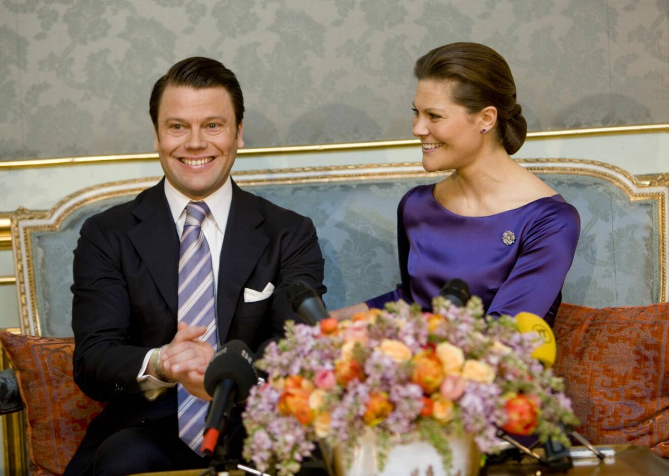 Kronprinsessan Victoria och Daniel Westling Möte med pressen i samband med kronprinsessans förlovning, Stockholms slott 2009