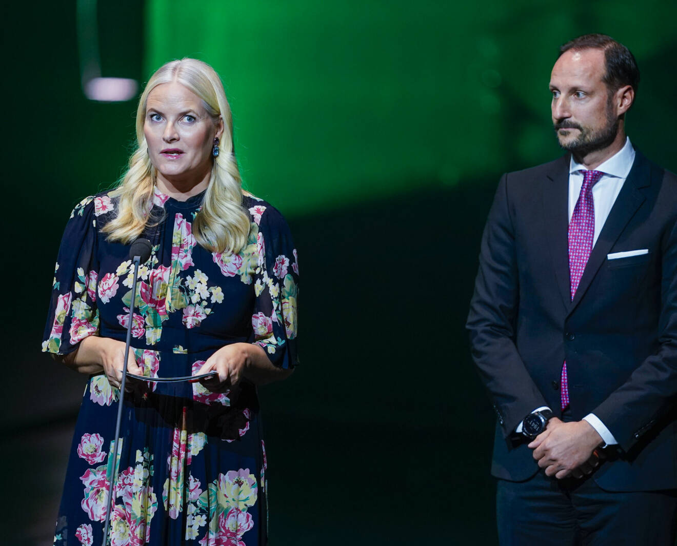 Kronprinsessan Mette-Marit och kronprins Haakon vid utdelningen av Nordiska rådets miljöpris 2023