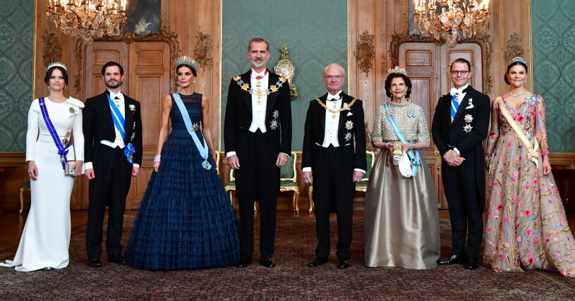 STOCKHOLM 20211124Från vänster prinsessan Sofia, prins Carl Philip, drottning Letizia, kung Felipe, kung Carl Gustaf, drottning Silvia, prins Daniel och kronprinsessan Victoria vid en bankett på Stockholms slott i samband med det spanska statsbesöket.Foto Jonas Ekströmer / TT kod 10030