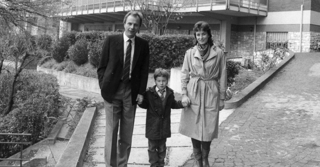 19841217 - Sven-Göran Eriksson tillsammans med hustrun Ann-Christine och sonen Johan framför det hus de bor i utanför RomFoto: Göran Ärnbäck Kod: 50COPYRIGHT SCANPIX SWEDEN