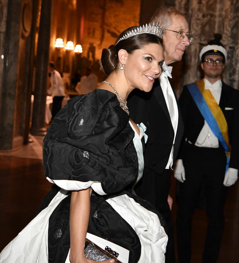 Kronprinsessan Victoria. Och hennes puffärmar! Kronprinsessans Victorias Nobelklänning från Selam Fessahaye 2019