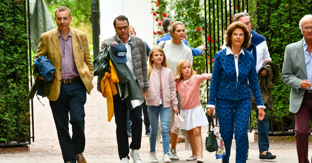 I år fick prinsessan Estelle och prinsessan Leonore äntligen ses igen! Prins Daniel, prinsessan Estelle, prinsessan Madeleine, prinsessan Leonore och drottning Silvia