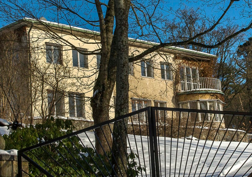 Villa Solbacken ligger på Kungliga Djurgården i Stockholm. Villa Solbacken Djurgården Prinsessan Sofia Prins Carl Philip hem