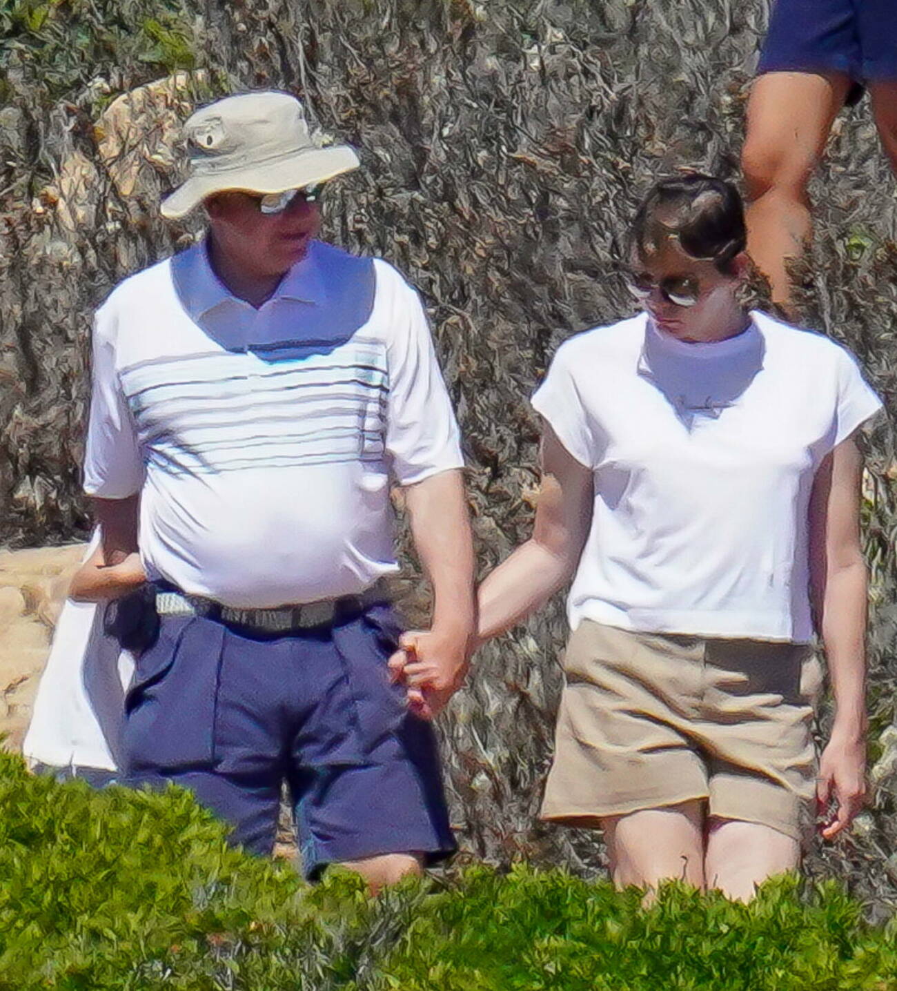 Charlene och Albert hand i hand under semestern på Korsika 2023