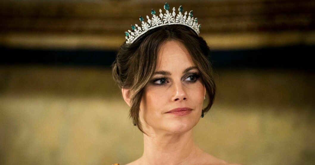 Prinsessan Sofia i sitt älskade bröllopsdiadem under galamiddagen för det nederländska kungaparet. Prinsessan Sofia i sitt bröllopsdiadem under galamiddagen för det nederländska kungaparet