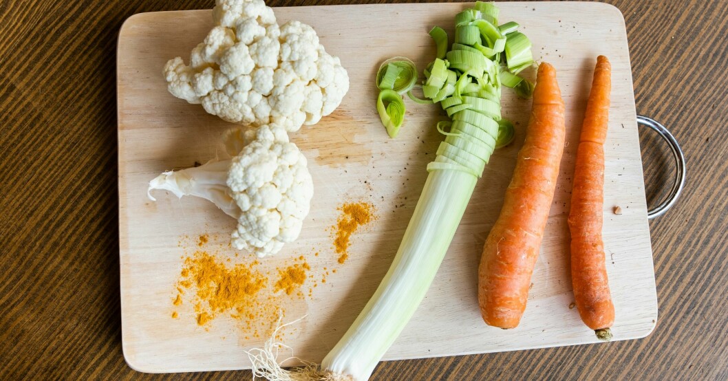Den så kallade flygvärdinnedieten går ut på att äta frukt, grönsaker, kött och fisk – men inte potatis och spannmålsprodukter.