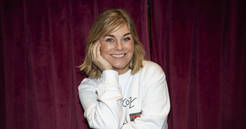 Pernilla Wahlgren väljer att hålla kärleken hemlig ett tag till! Foto: Pernilla Wahlgren leer