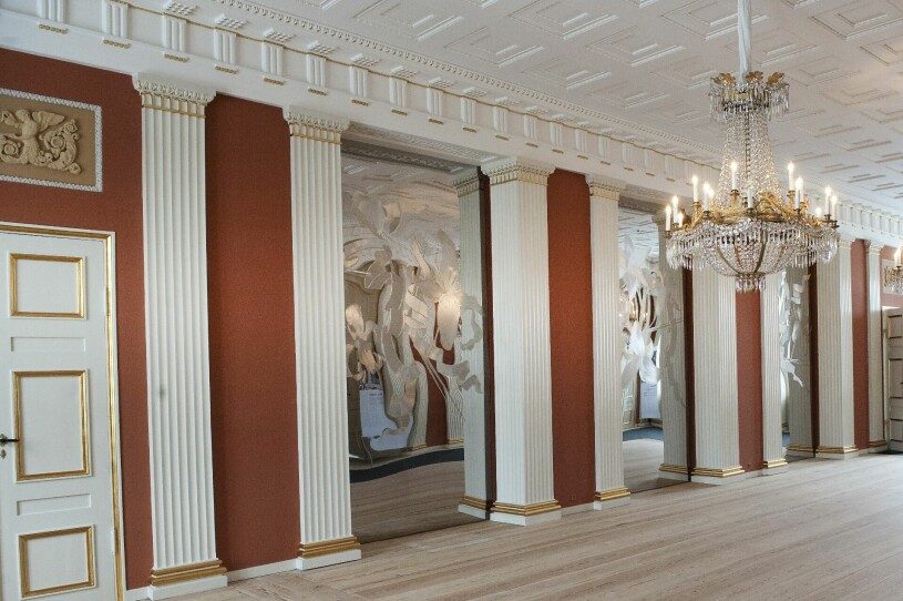 Paradmatsalen i dagsljus och från en annan vinkel. Den används för representation, men annars är detta Marys och Frederiks privata sfär och det är inte öppet för allmänheten. Riddarsalen Amalienborg Hemma hos kronprinsessan Mary och kronprins Frederik