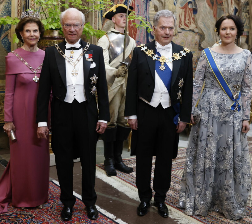 Kungaparet med sina hedersgäster, Finlands president Sauli Niinistö och hans hustru Jenni Haukio. Kungaparet vid galamiddagen med Finlands president Sauli Niinistö och hans fru Jenni Haukio.