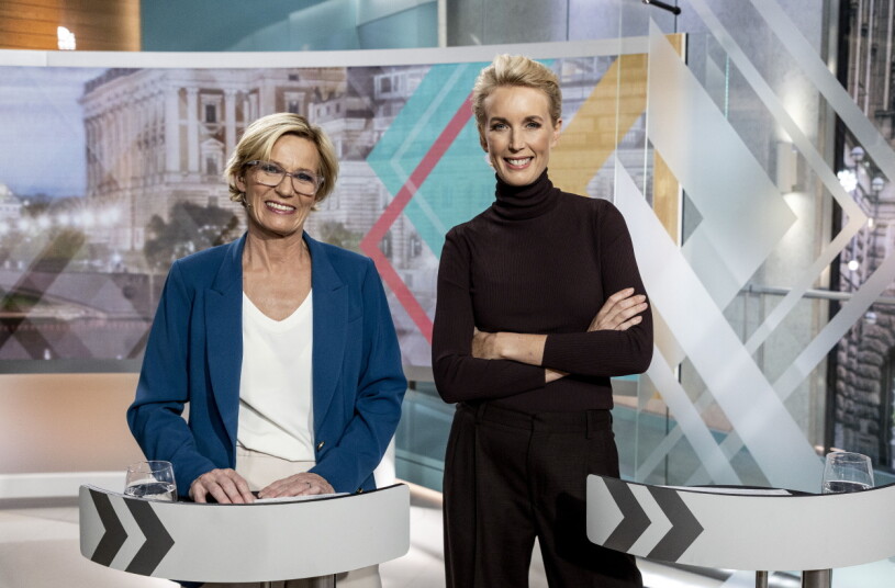 Jenny jobbade otroligt hårt under valet. Här med kollegan Ann Tiberg i TV4:s partiledarutfrågning.