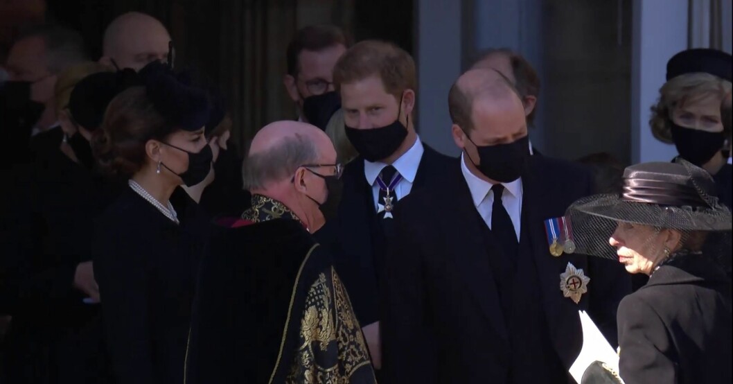Prins Harry åkte hem till Storbritannien för prins Philips begravning. Kate Middleton, prins Harry och prins William