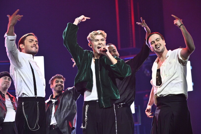 Ikväll är Theoz tillbaka på Mello-scenen igen! Theoz framför låten "Mer av dig" under fredagens artistrepetitioner inför Melodifestivalens andra deltävling, som hålls i Saab Arena i Linköping.