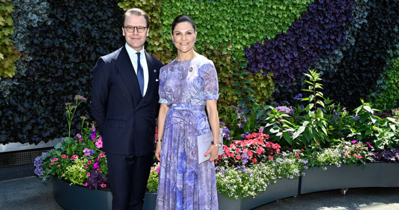 Kronprinsessan Victoria och prins Daniel besökte Sydneys botaniska trädgård där paret såg World Pride-manifestationen Green Wall.