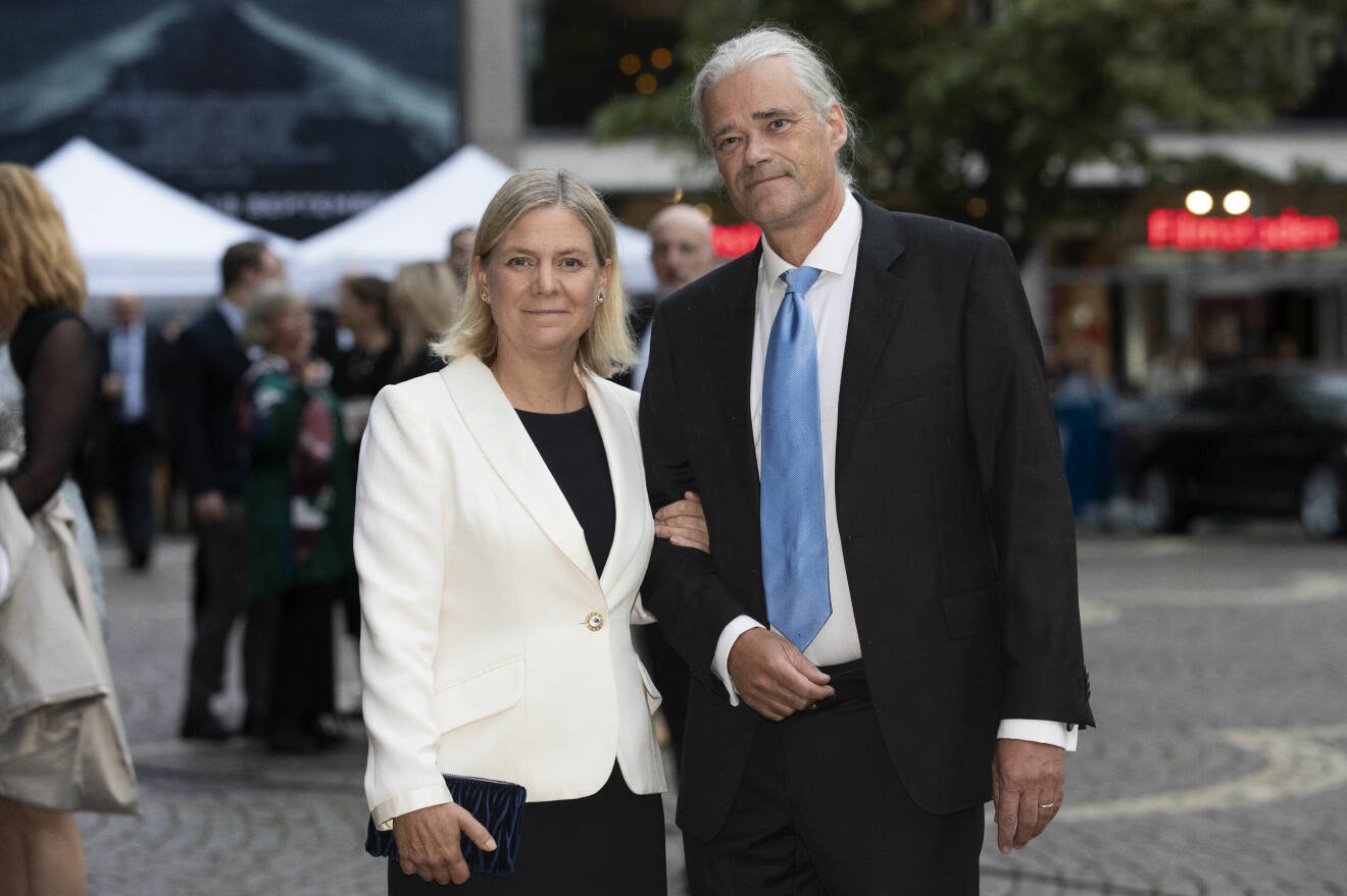 Socialdemokraternas partiledare Magdalena Andersson med sin man Richard Friberg anländer till Konserthuset inför riksdagens föreställning med anledning av riksmötets öppnande.