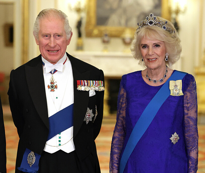 Camillas debut i drottning Elizabeths tiara. Charles och Camillas första galamiddag som kung och drottning