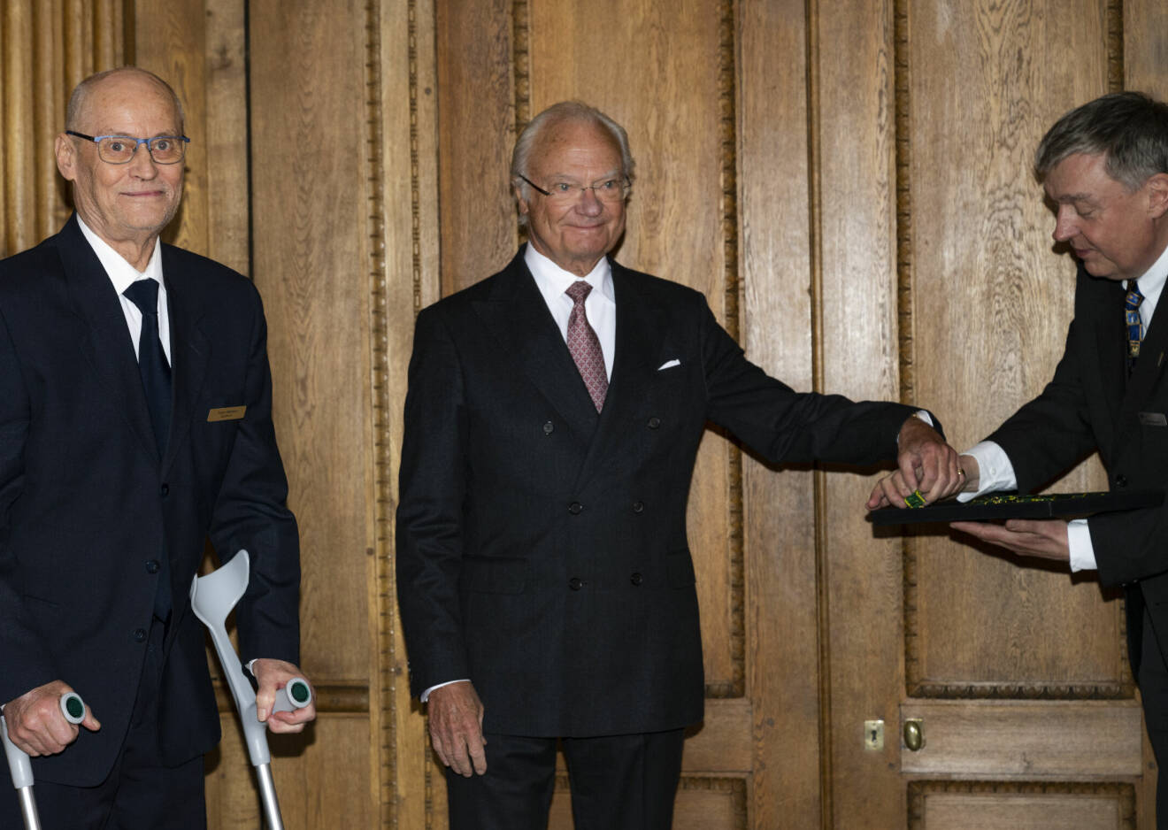 Kung Carl Gustaf delar ut LRF Mjölks Guldmedalj 2021 till Torgny Mattsson från Gimo