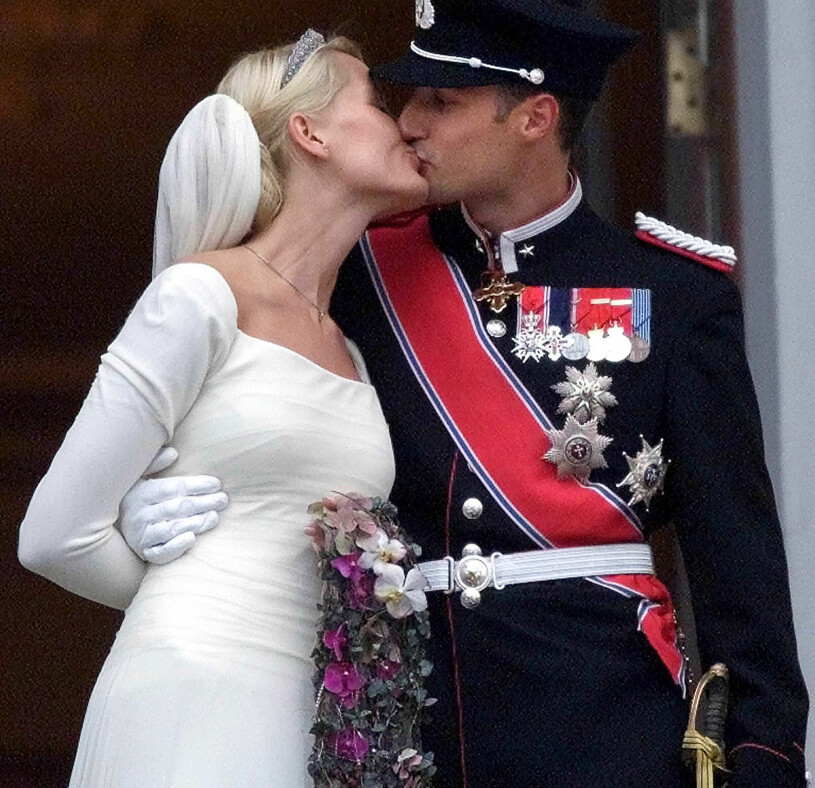 Bröllopet 2001. Tänk att det redan har gått 22 år! Kronprinsessan Mette-Marit och kronprins Haakon under bröllopet i Oslo 2001