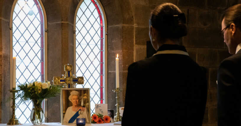 Kronprinsessparet hedrade drottning Elizabeth. Foto: Kronrprinsessan Victoria och prins Daniel