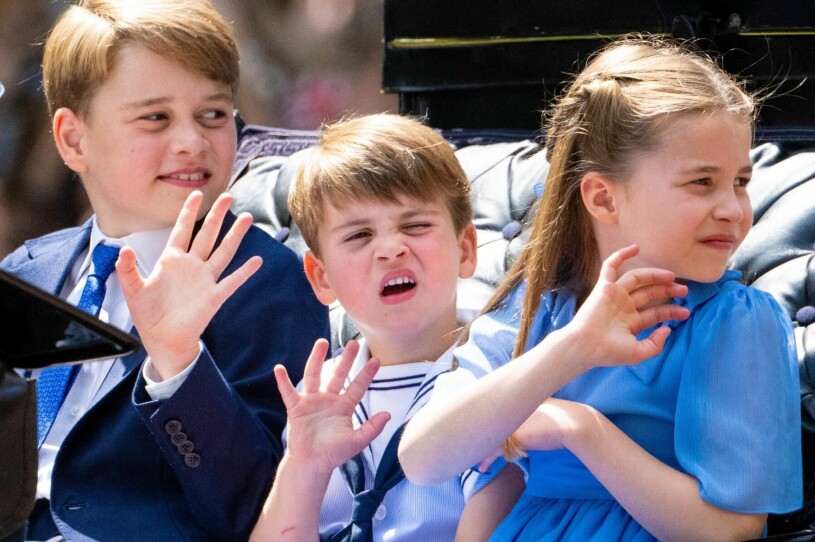 Prins George med sina syskon Louis och Charlotte. Prins George med sina syskon prins Louis och prinsessan Charlotte.