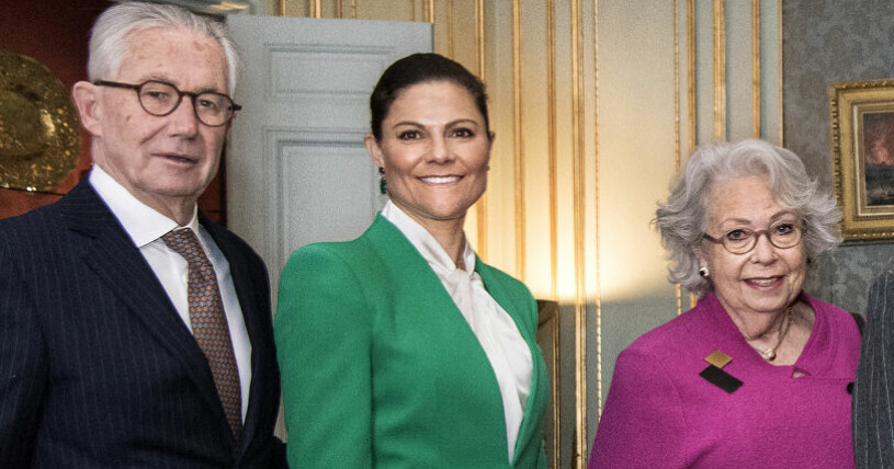 Kronprinsessan Victoria tillbaka med klassiska powerknuten på slottet. Tord Magnuson, kronprinsessan Victoria och prinsessan Christina