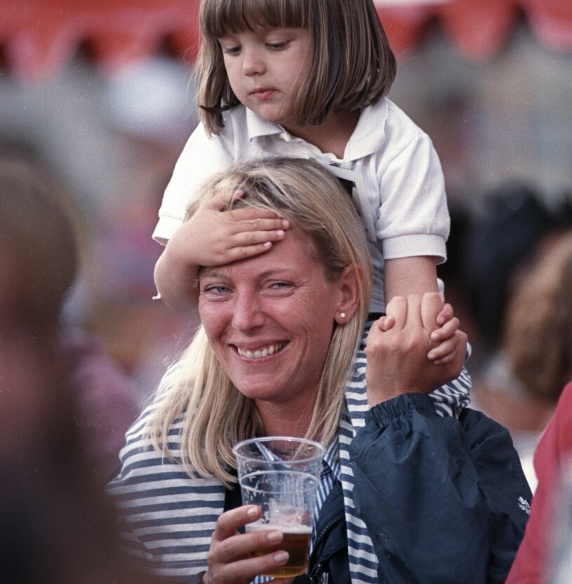 Magnus Ugglas fru Lollo år 1994 med parets dotter Agnes, som då var fyra år. Nu har hon fyllt 31! Magnus Ugglas fru Louise Lollo Uggla dottern Agnes 1994