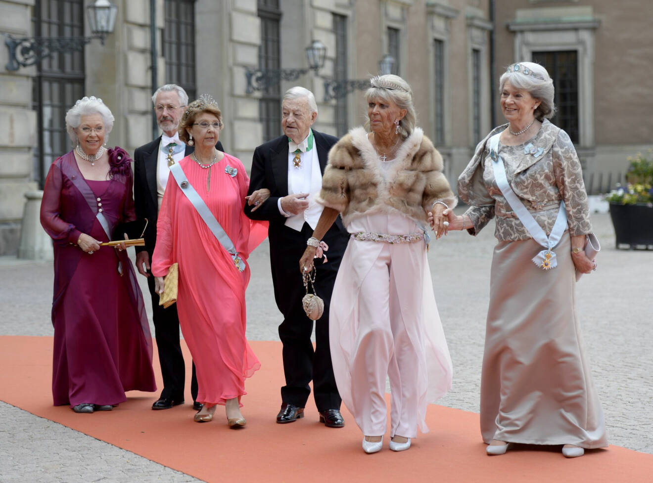 Alla Hagasessorna samlade på prins Carl Philip och prinsessan Sofias bröllop 2015.