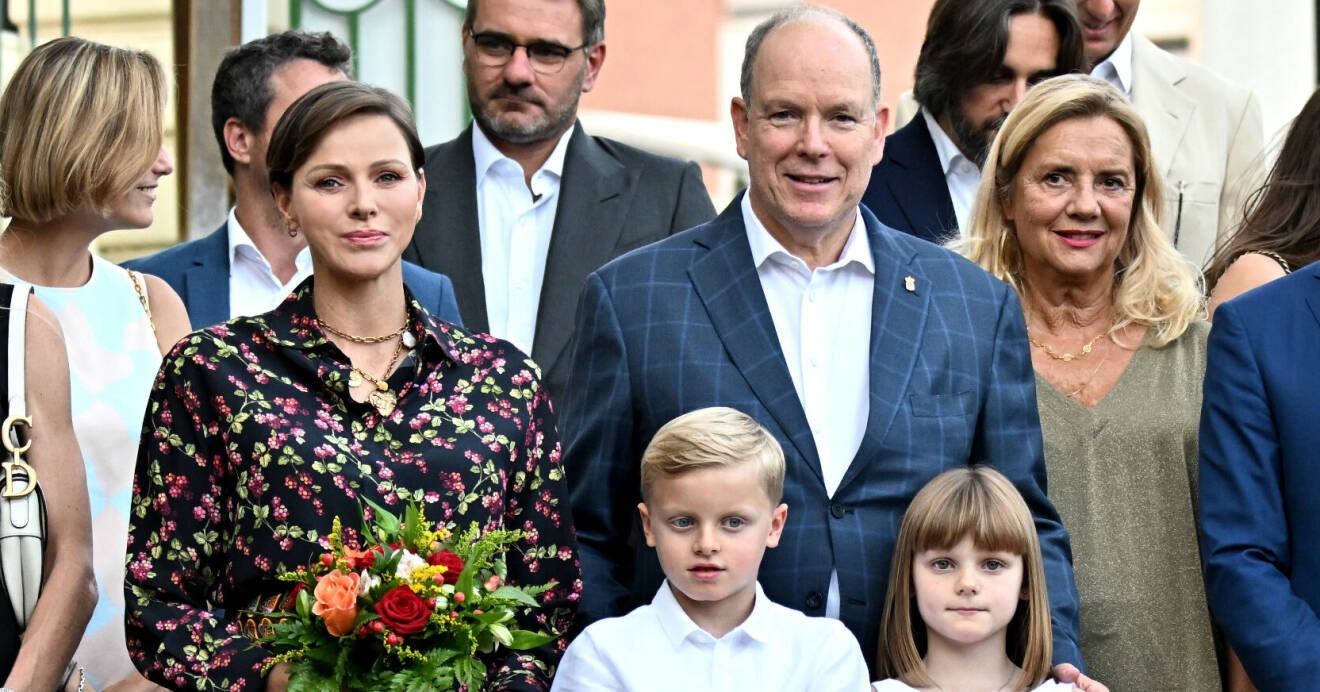 Furstinnan Charlene, furst Albert, prins Jacques och prinsessan Gabriella på Monacos årliga picknick