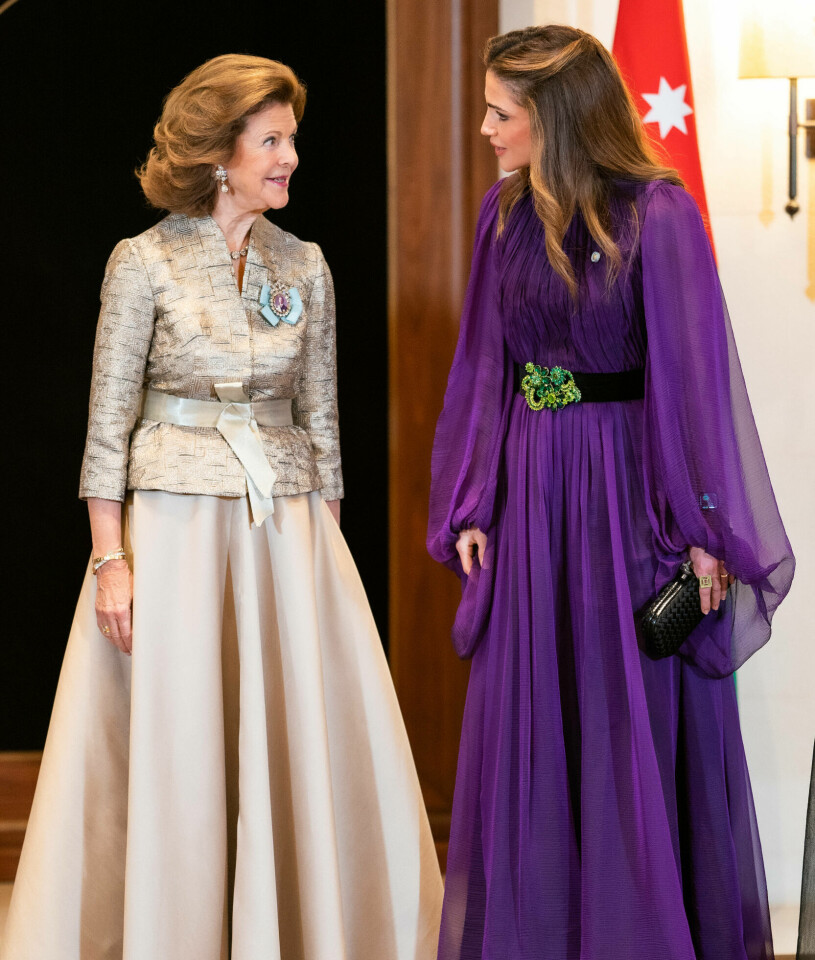 ...men drottning Silvia och drottning Rania såg till att glamourfaktorn var på topp. Drottning Silvia och drottning Rania vid banketten under statsbesöket i Jordanien